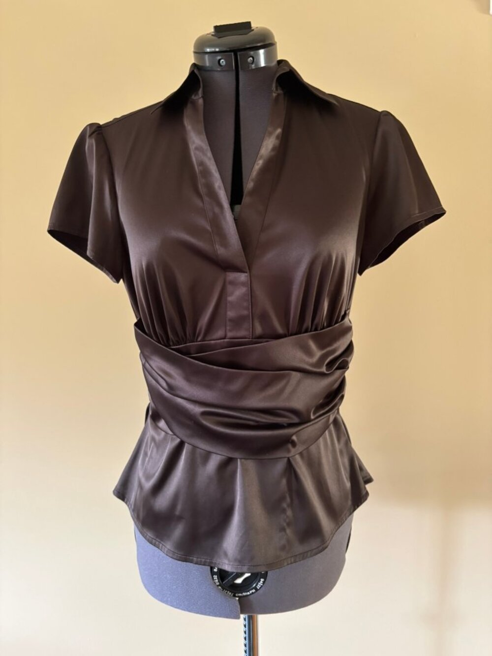 Ann Taylor size 2P chocolate brown blouse